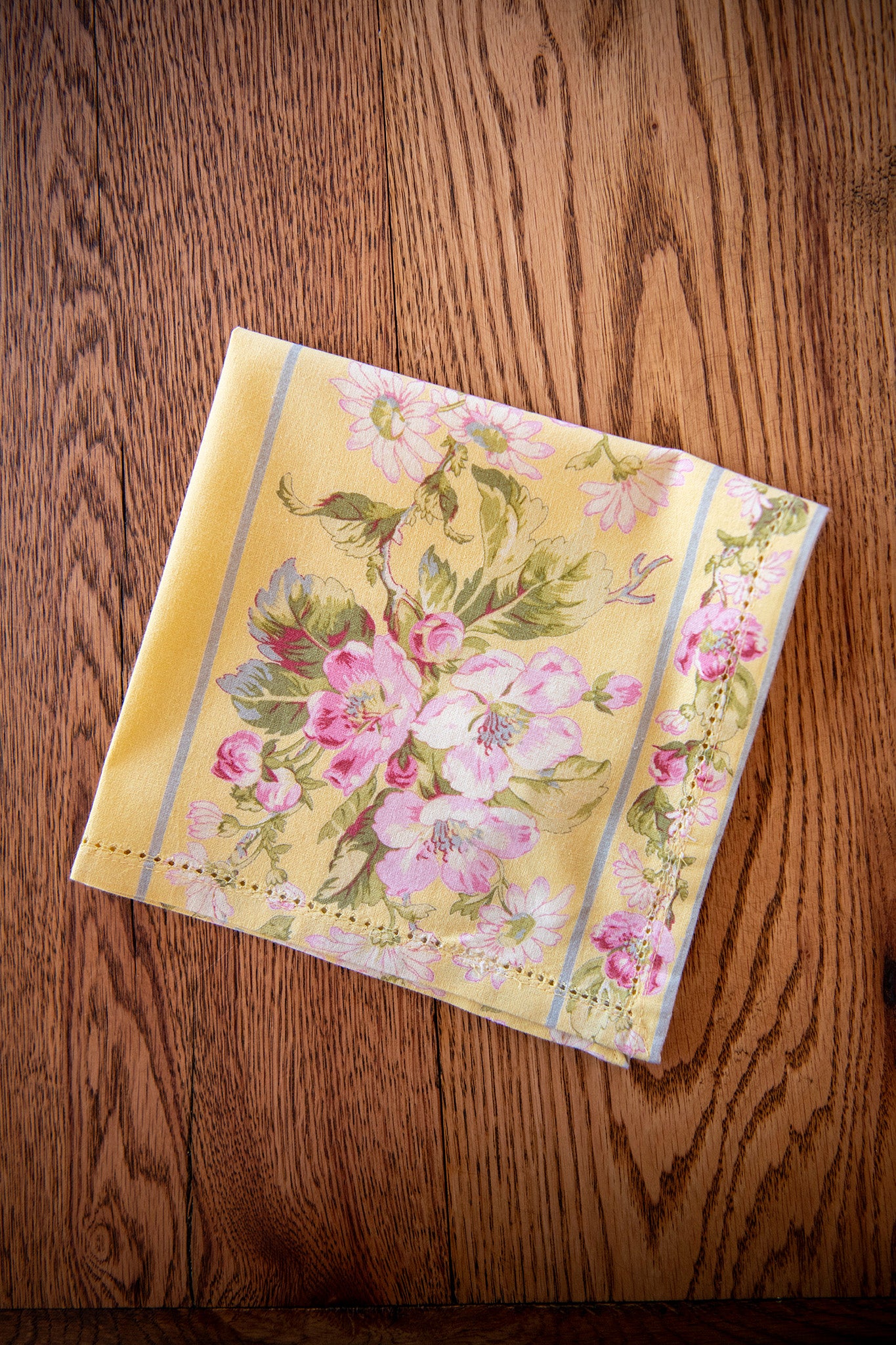 Apple Blossom Luncheon Napkins, Set of 4