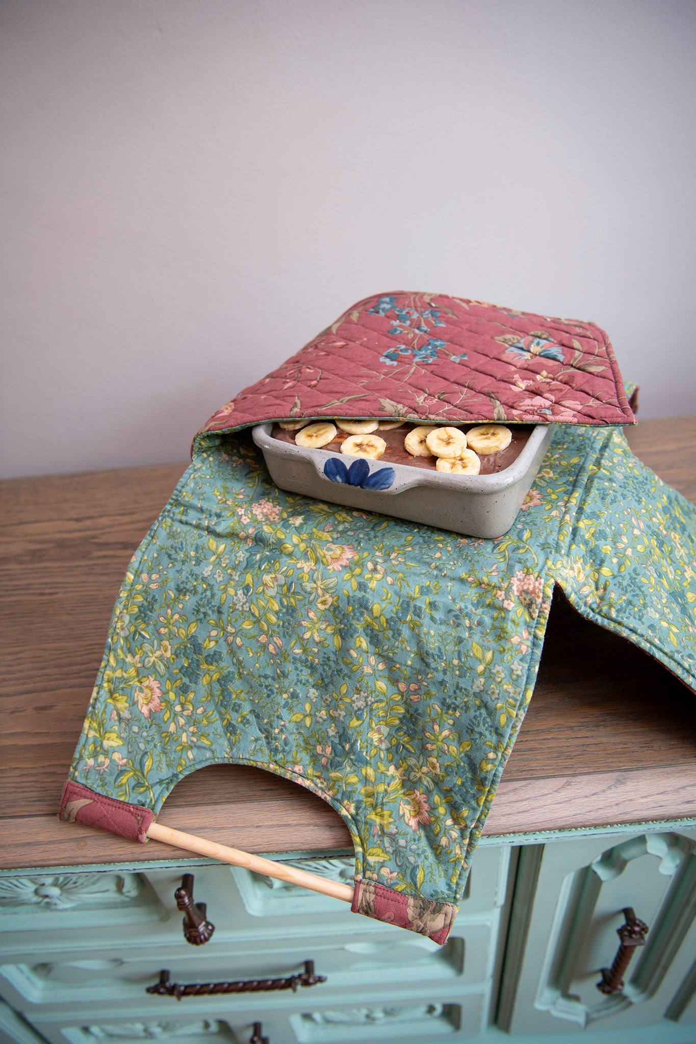 Cottagecore Patchwork Let-That-Casserole Carrier