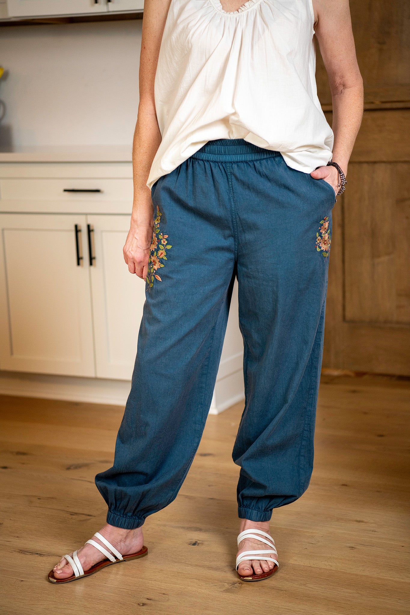 Oleson Embroidered Jogger in Navy