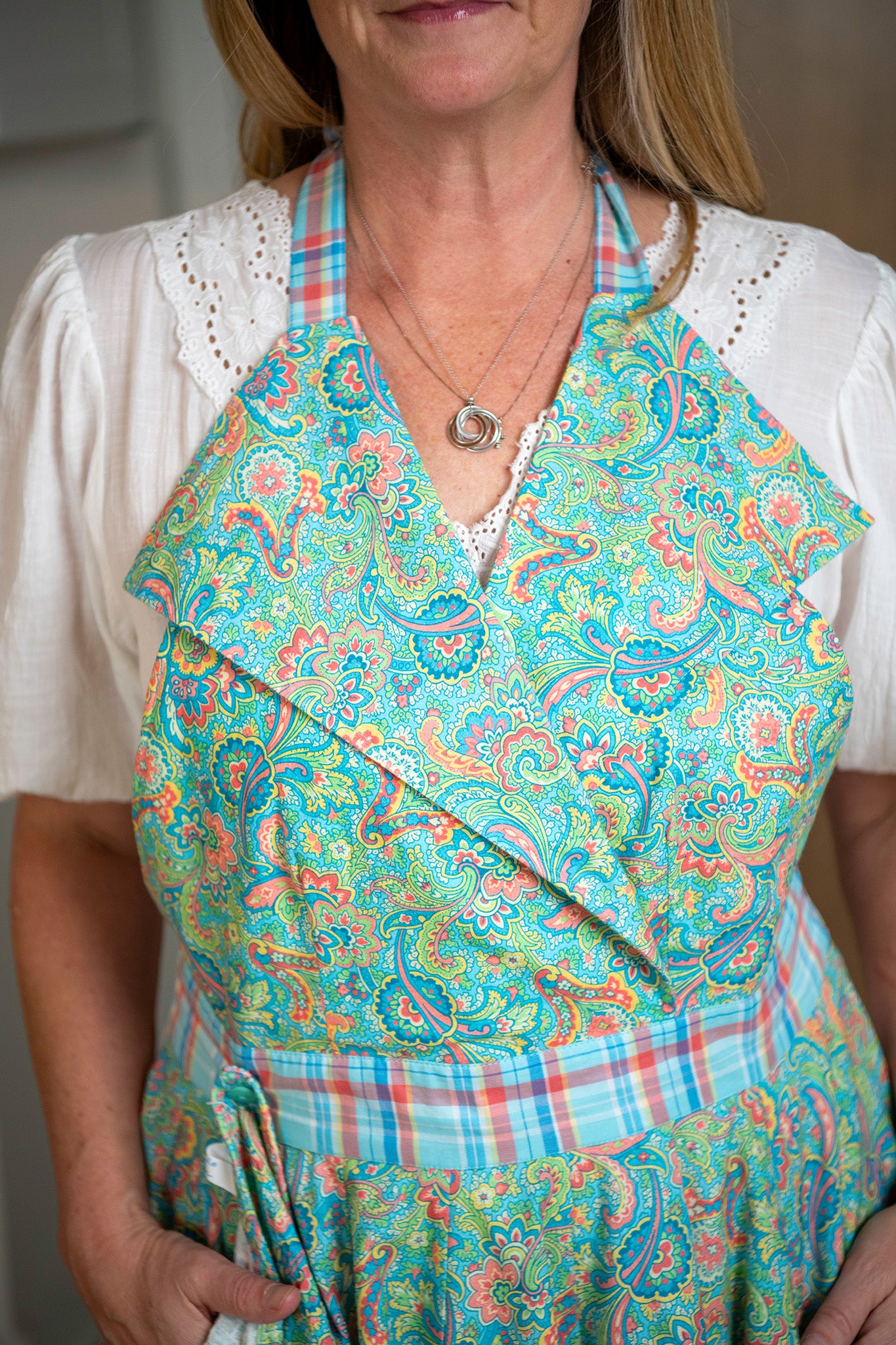 Kanti Paisley Collar Apron with Tea Towel