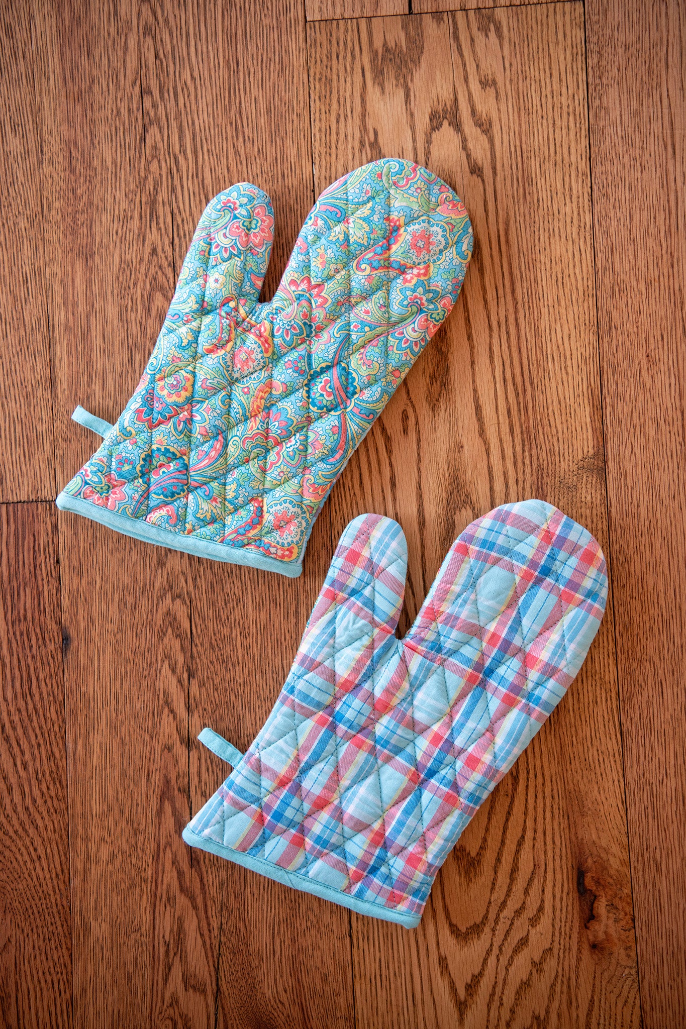 Kanti Paisley Oven Mitts, Set of 2