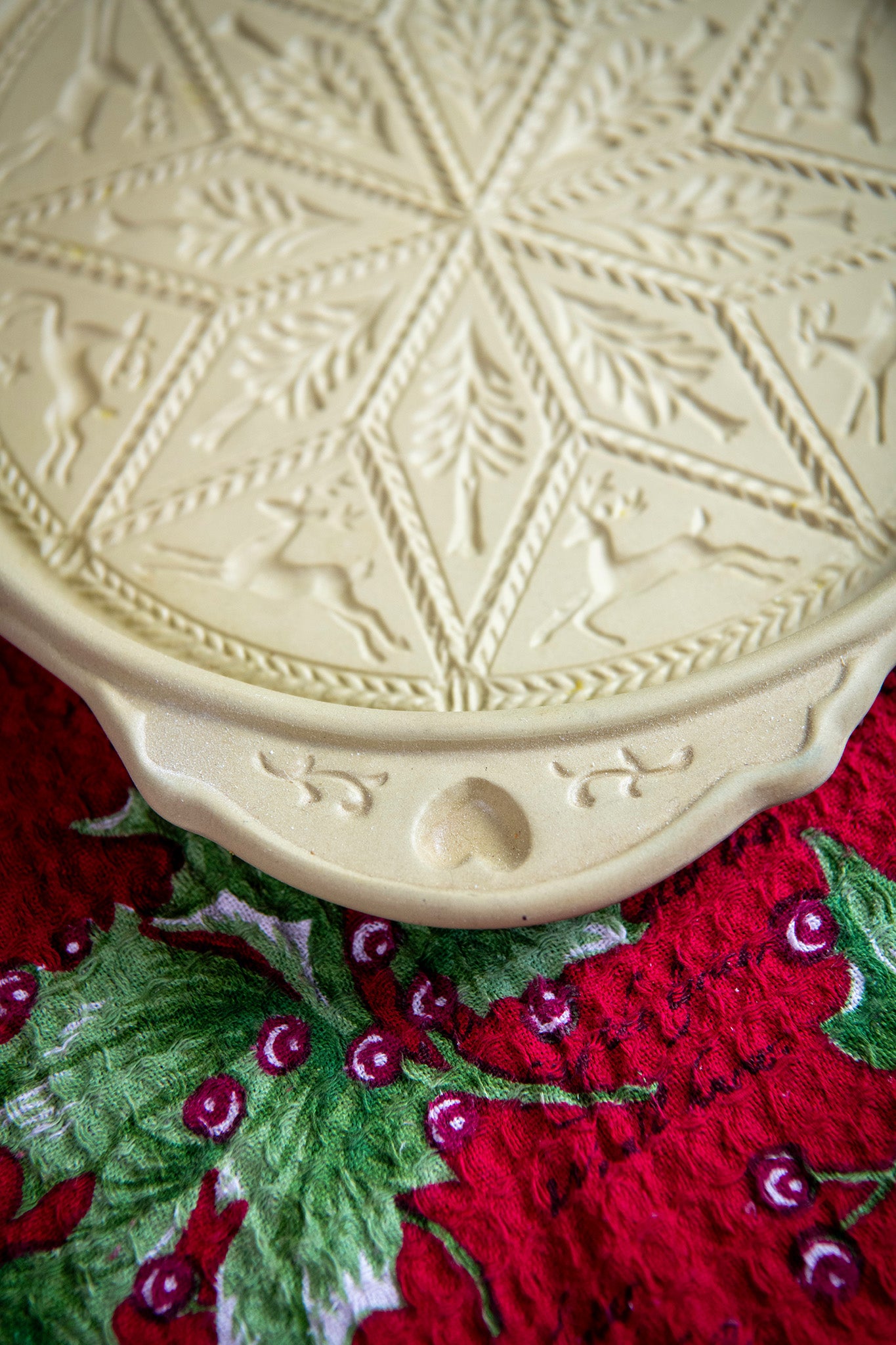 Emerson Pottery Shortbread Pan in Norwegian Woods