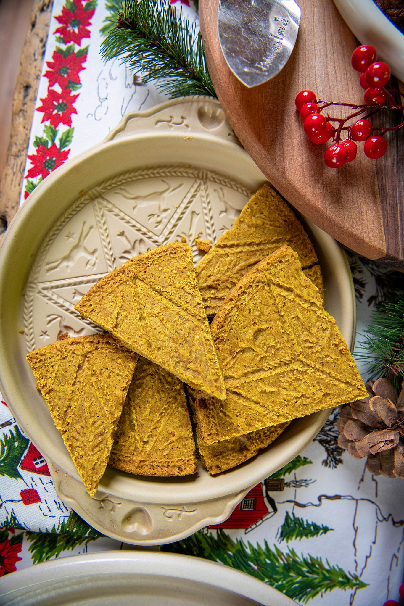 Emerson Pottery Shortbread Pan in Norwegian Woods