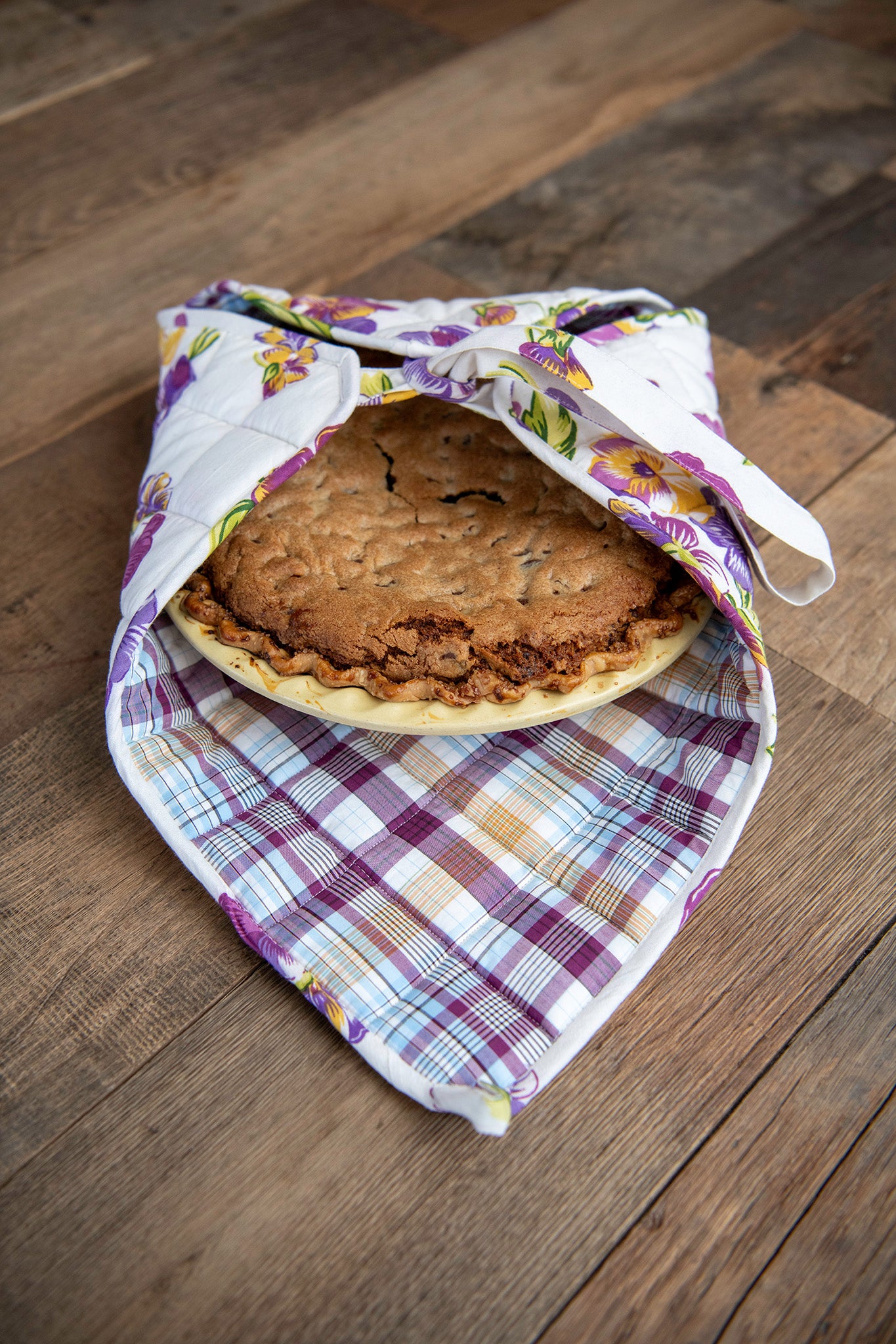 Pansies Pie Carrier