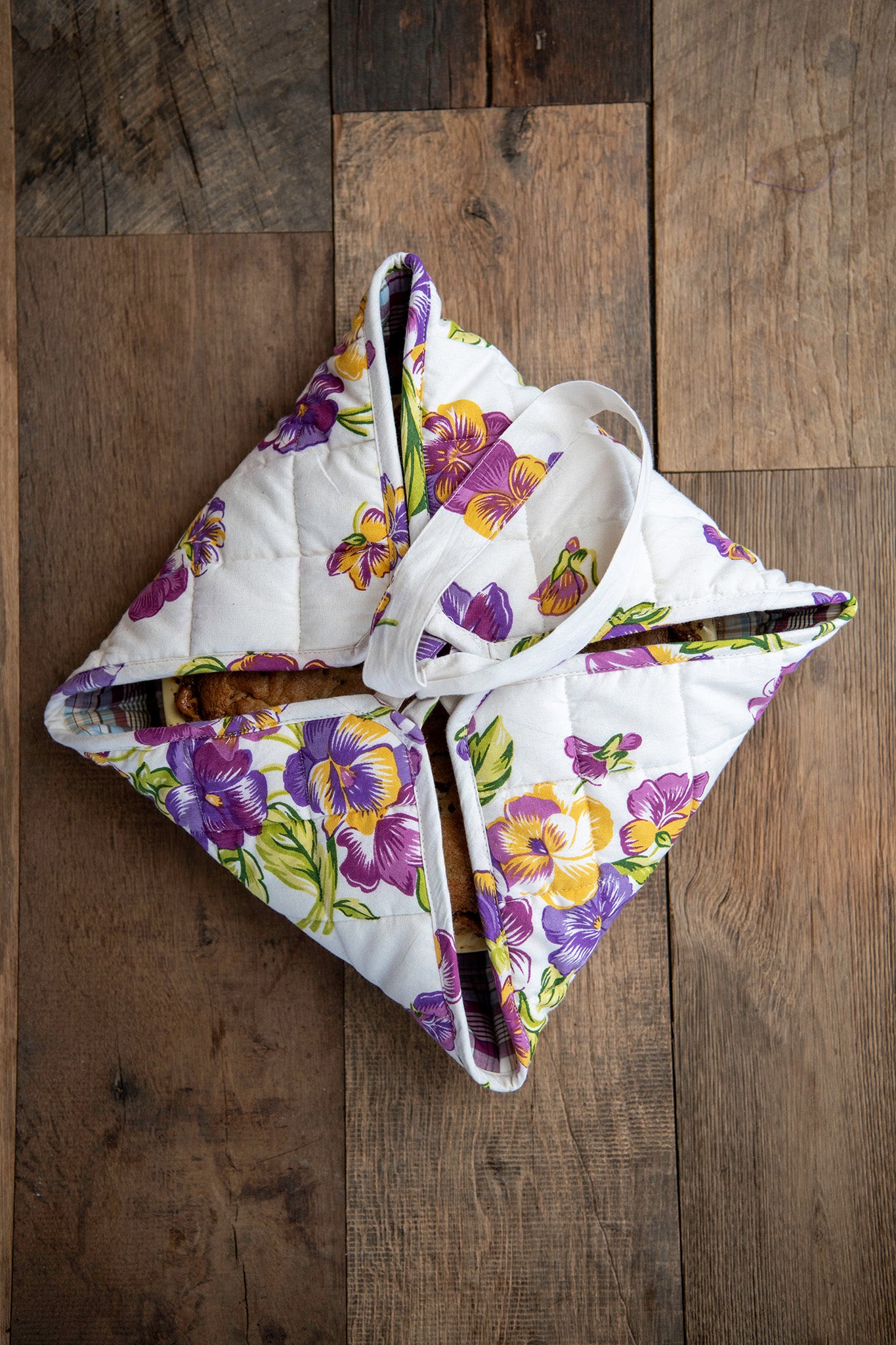 Pansies Pie Carrier