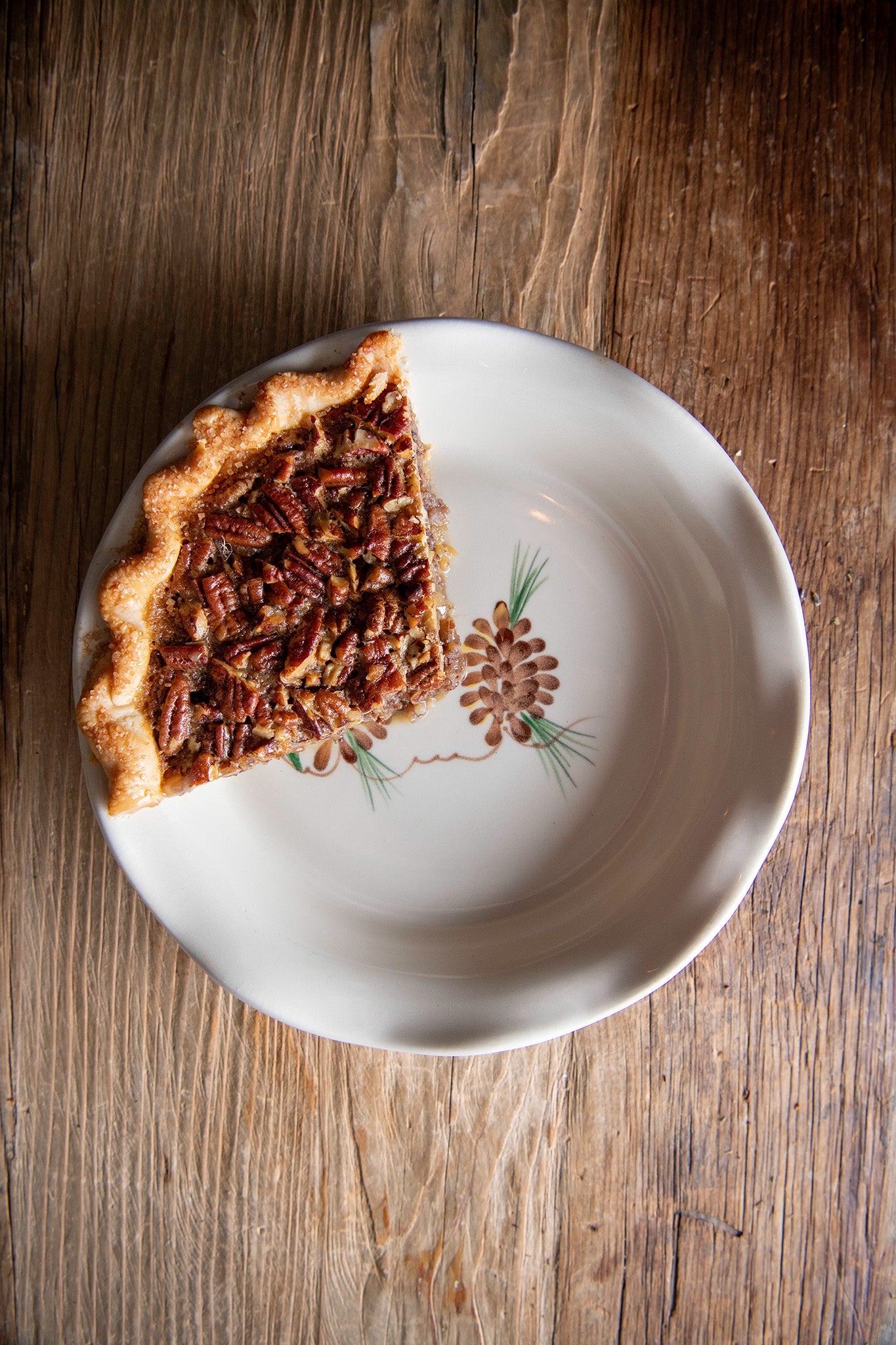 Emerson Pottery Frilly Pie Plate in Pinecone