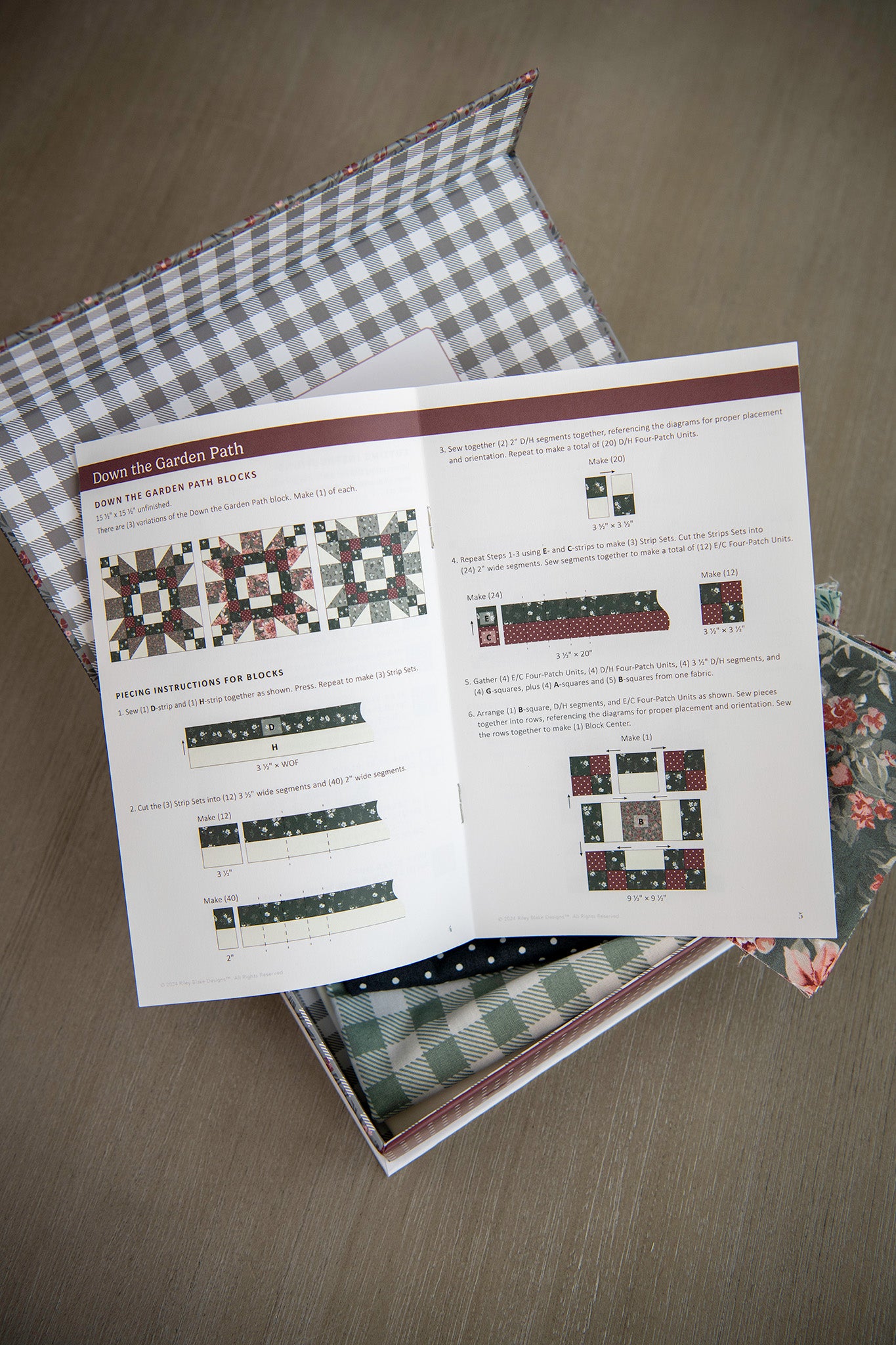 A walk on the prairie table runner kit