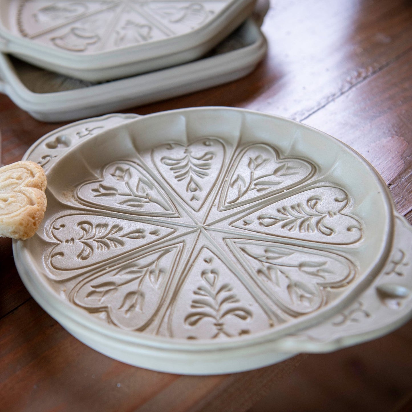 Emerson Pottery Shortbread Pan in Hearts and Flowers