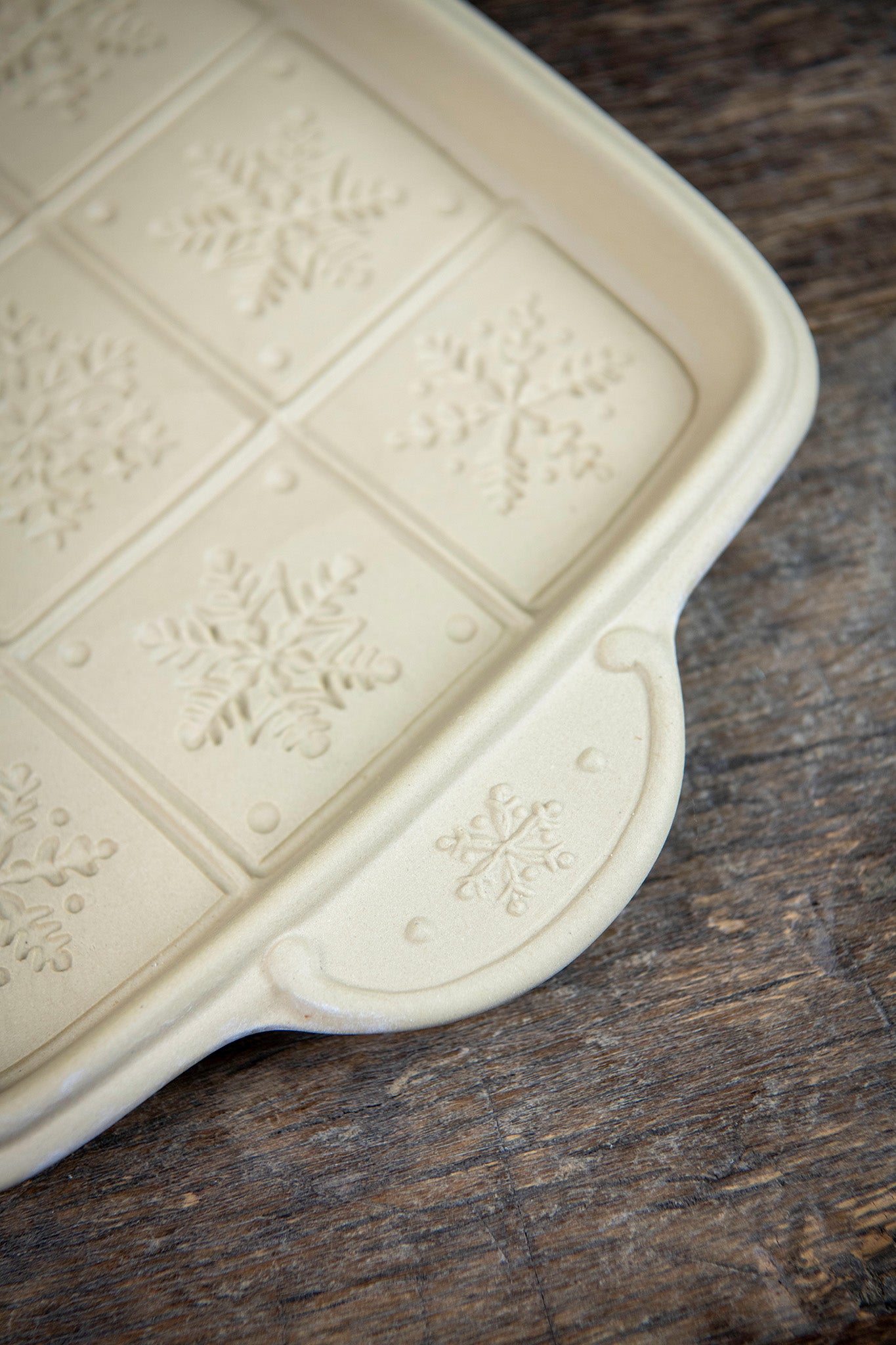 Emerson Pottery Shortbread Pan in Snowflake