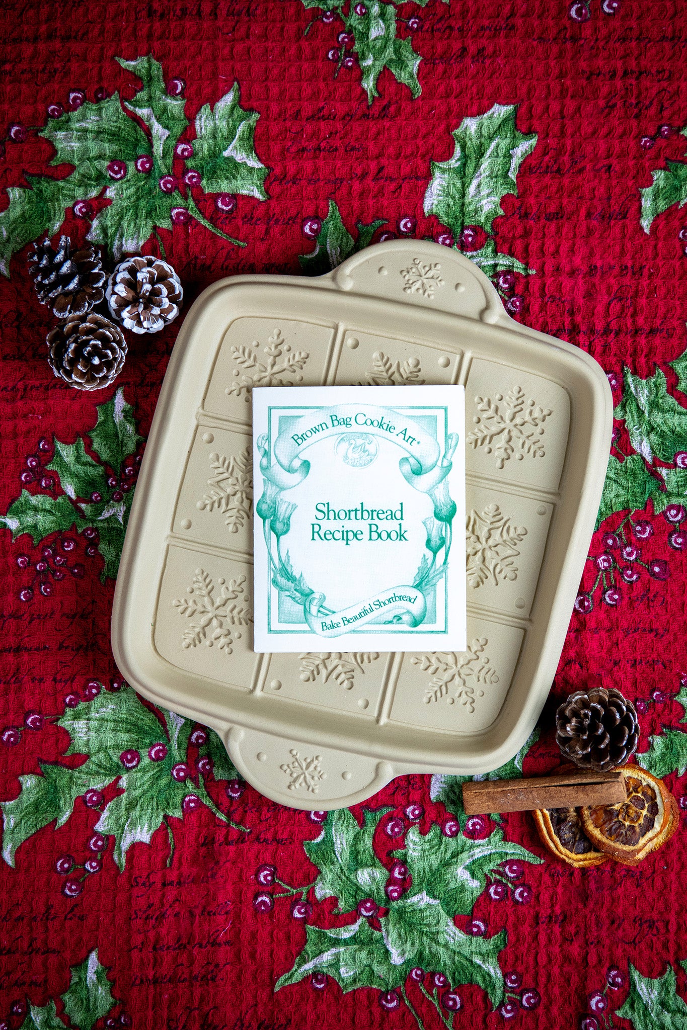 Emerson Pottery Shortbread Pan in Snowflake