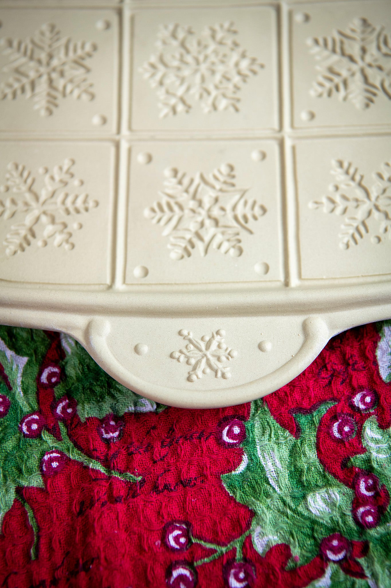 Emerson Pottery Shortbread Pan in Snowflake