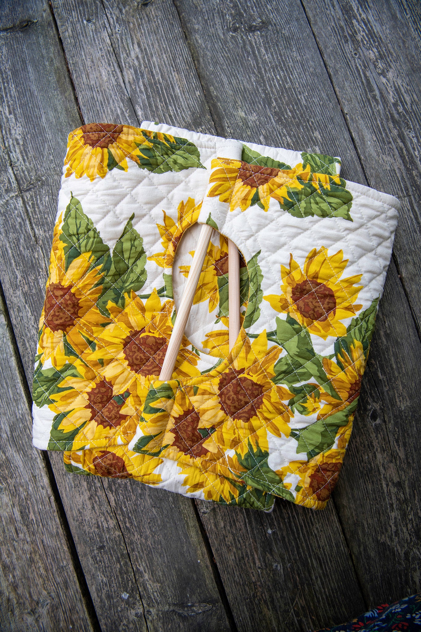 Sunflower Let-That-Casserole Carrier