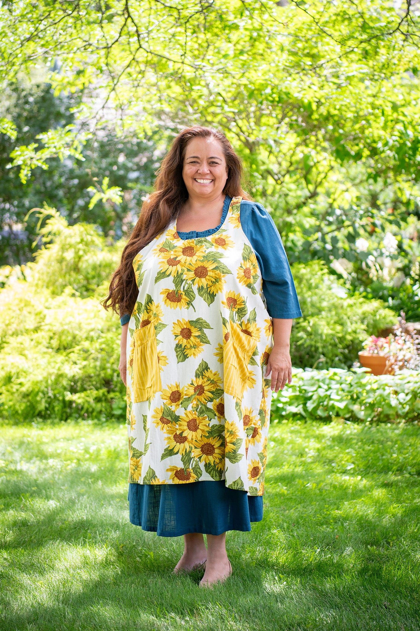 Sunflower Farmhouse Apron in Ivory