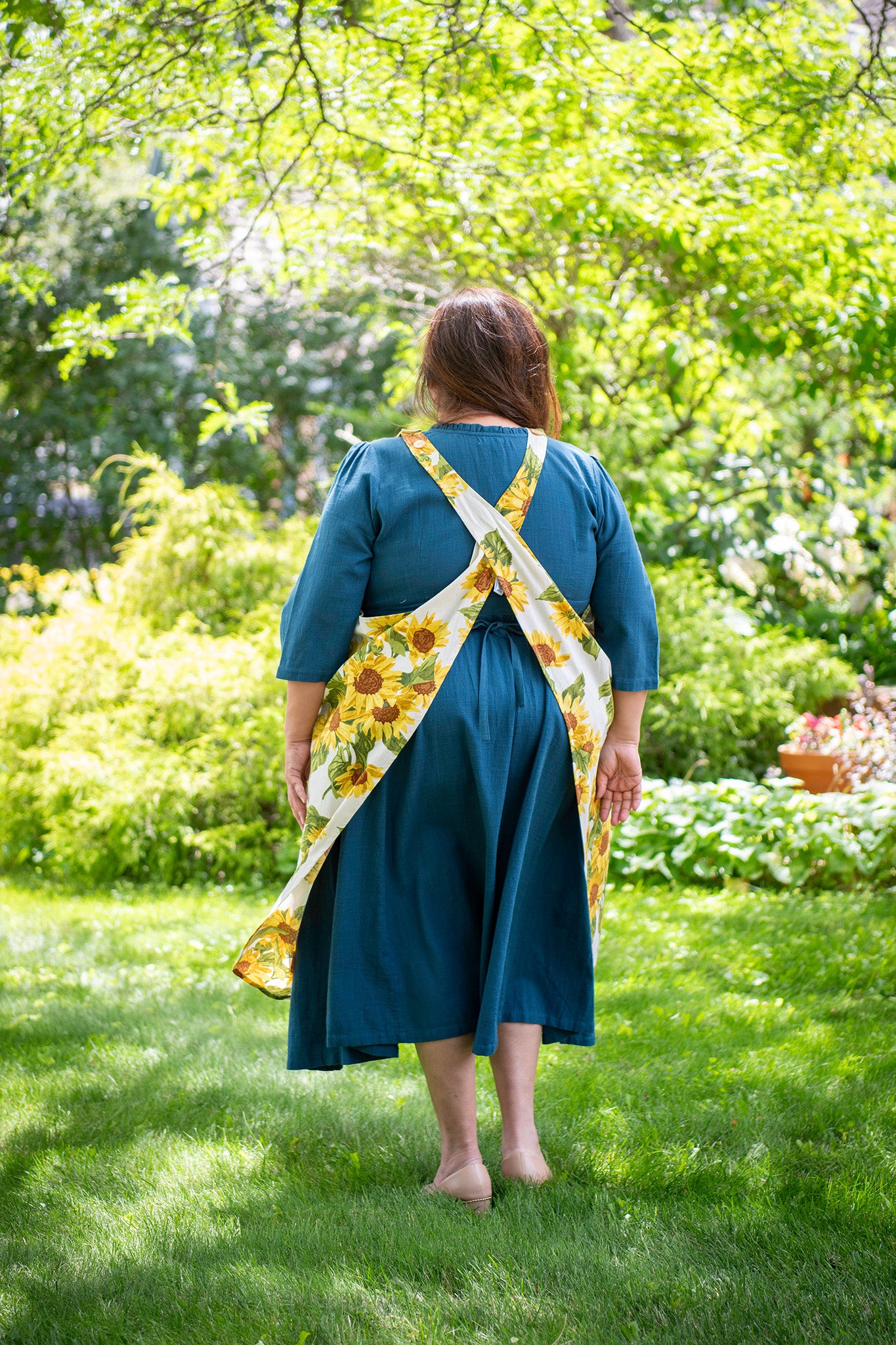 Sunflower Farmhouse Apron in Ivory