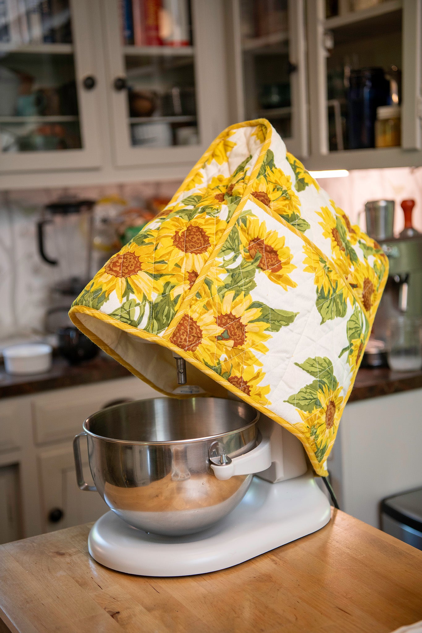 Sunflower Stand Mixer Cozy in Ivory