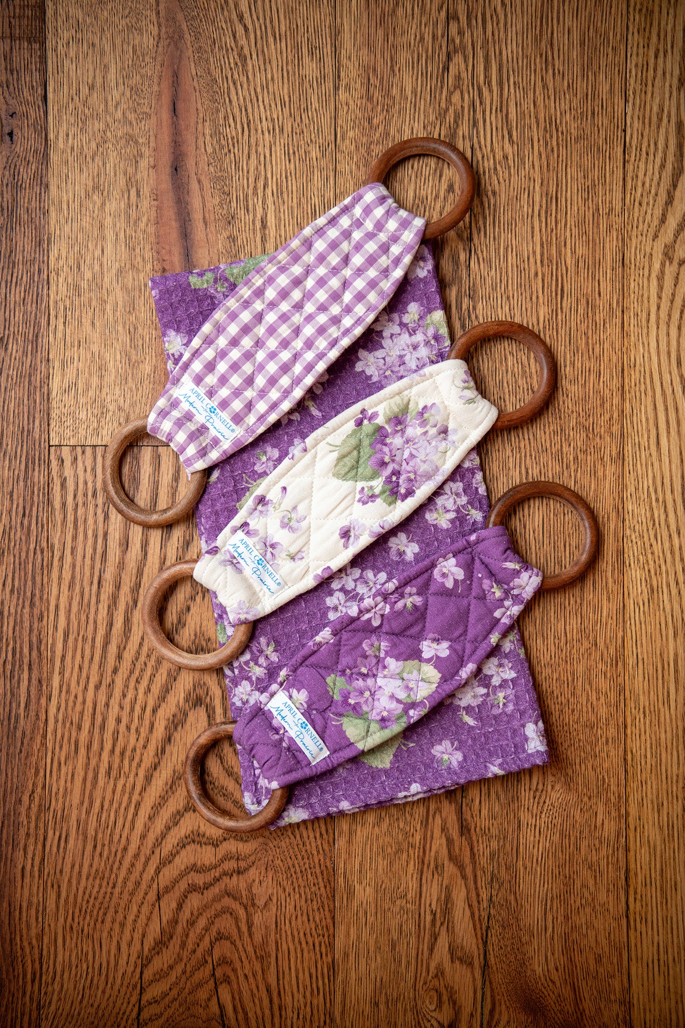 Vivid Violet Tea Towel + Set of 3 Wooden Loop Hangers