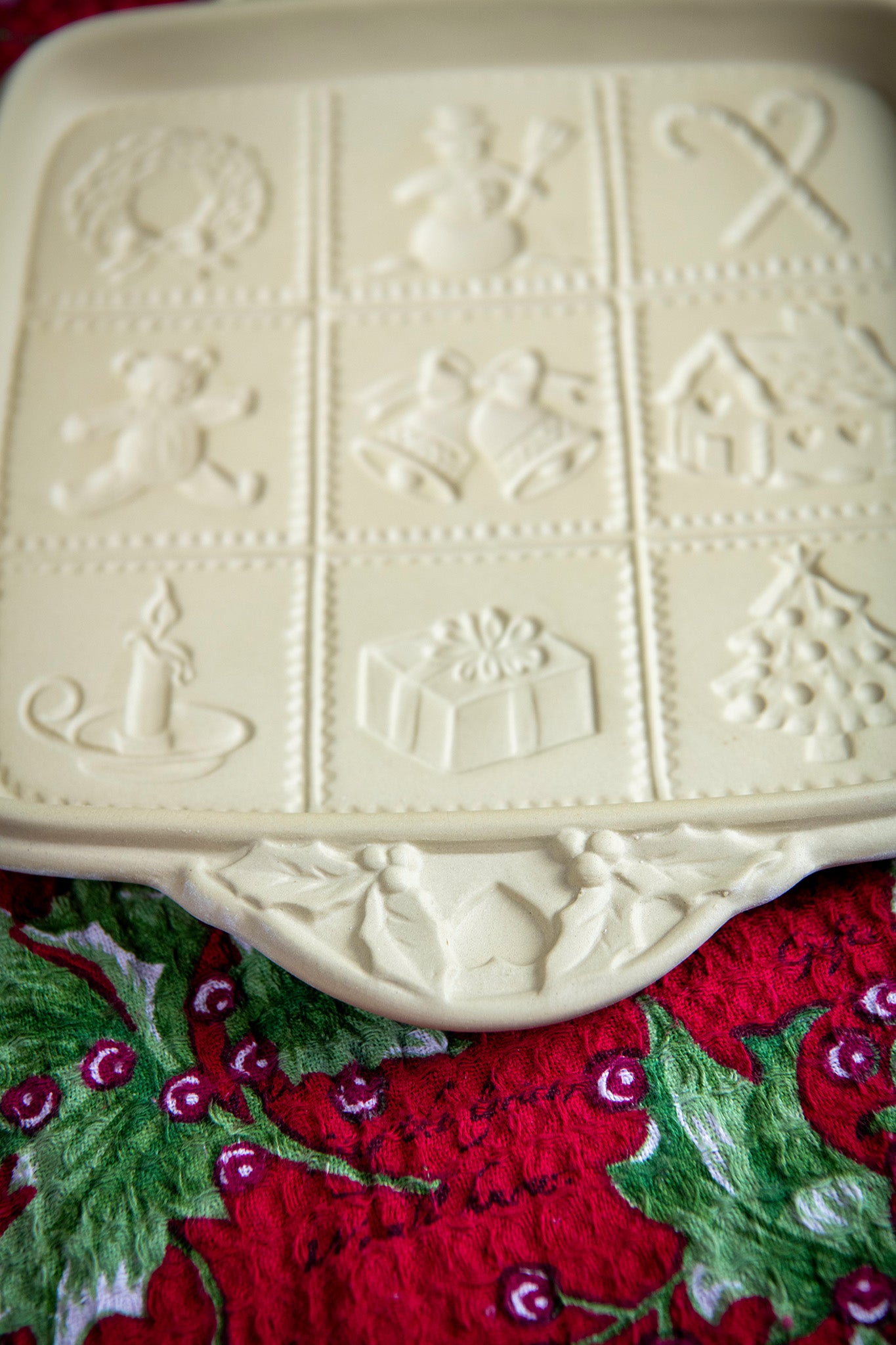 Emerson Pottery Shortbread Pan in Yuletide